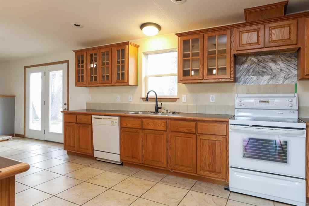 MLS® A2191543 - 112001B Hays Road E   in NONE Rural Taber, M.D. of, Residential