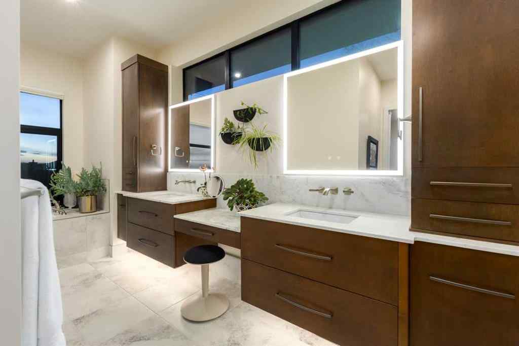 MLS® A2191992 - 2850 77 Street SW in Springbank Hill Calgary, Residential
