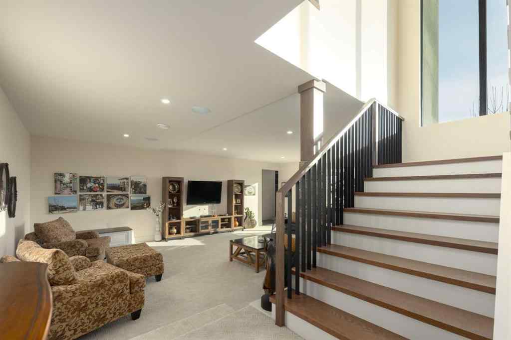 MLS® A2191992 - 2850 77 Street SW in Springbank Hill Calgary, Residential