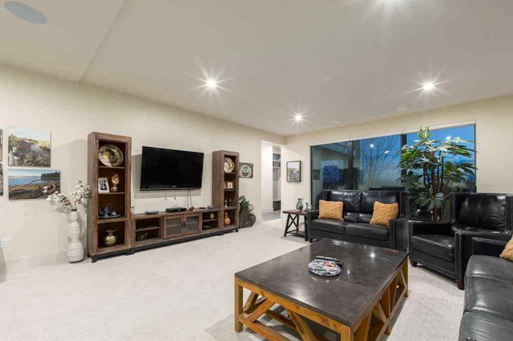 MLS® A2191992 - 2850 77 Street SW in Springbank Hill Calgary, Residential