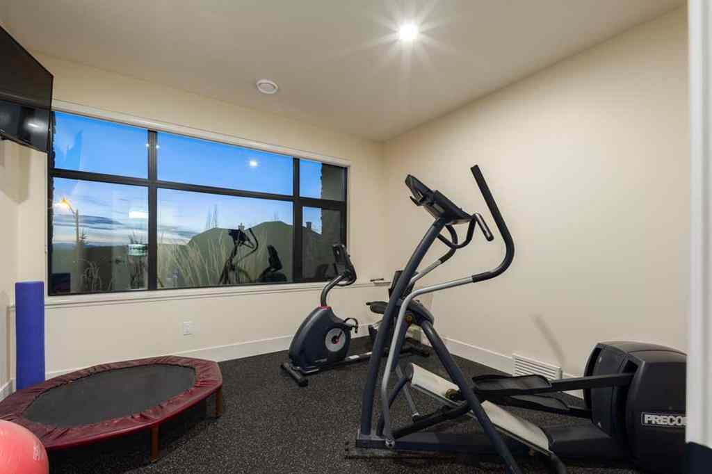MLS® A2191992 - 2850 77 Street SW in Springbank Hill Calgary, Residential