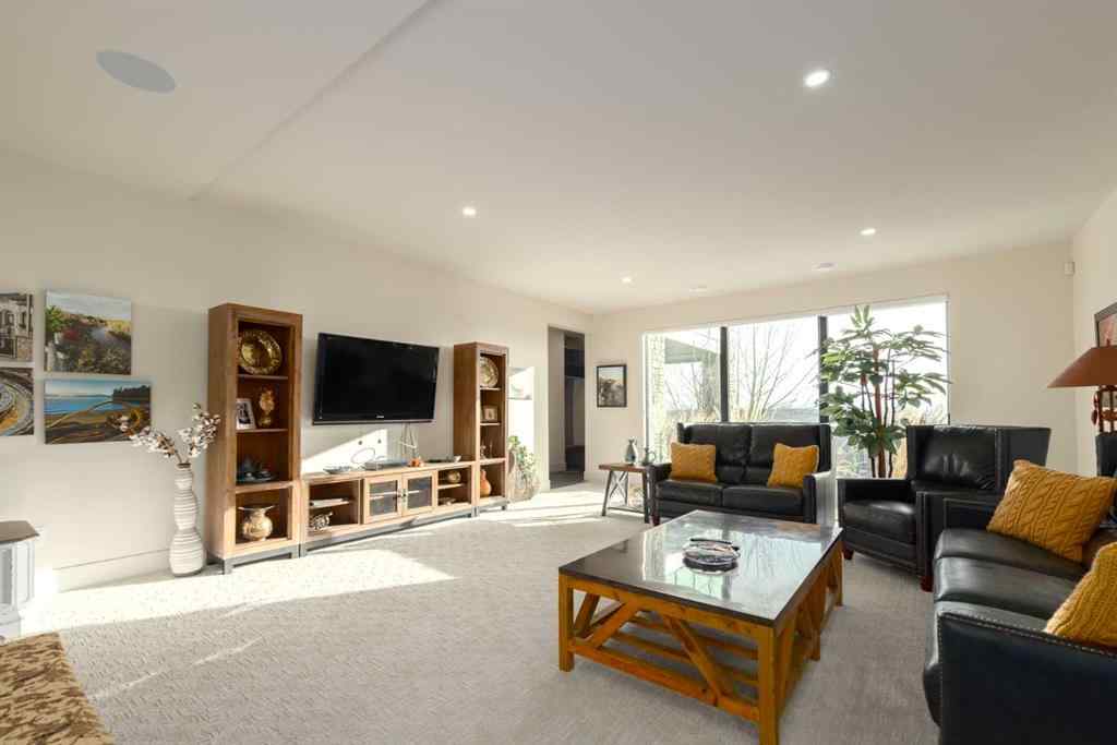 MLS® A2191992 - 2850 77 Street SW in Springbank Hill Calgary, Residential
