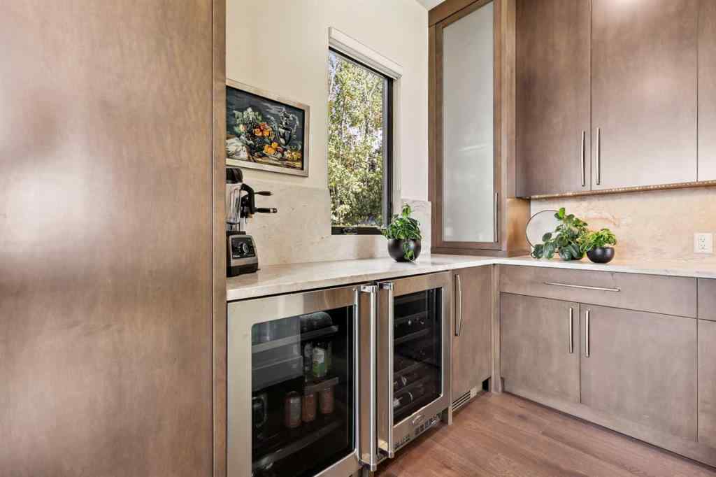 MLS® A2191992 - 2850 77 Street SW in Springbank Hill Calgary, Residential
