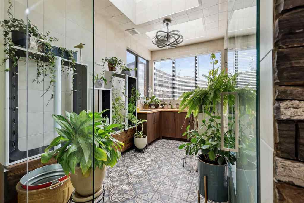MLS® A2191992 - 2850 77 Street SW in Springbank Hill Calgary, Residential