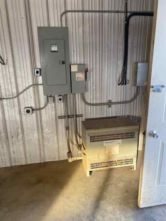 MLS® A2193214 - 6701 & 6705 44 Avenue   in Froman Industrial Park Ponoka, Commercial