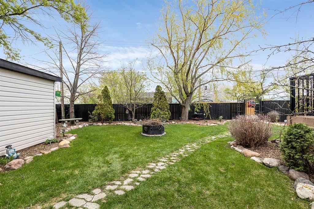 MLS® A2194081 - 306 2 Avenue E in NONE Oyen, Residential