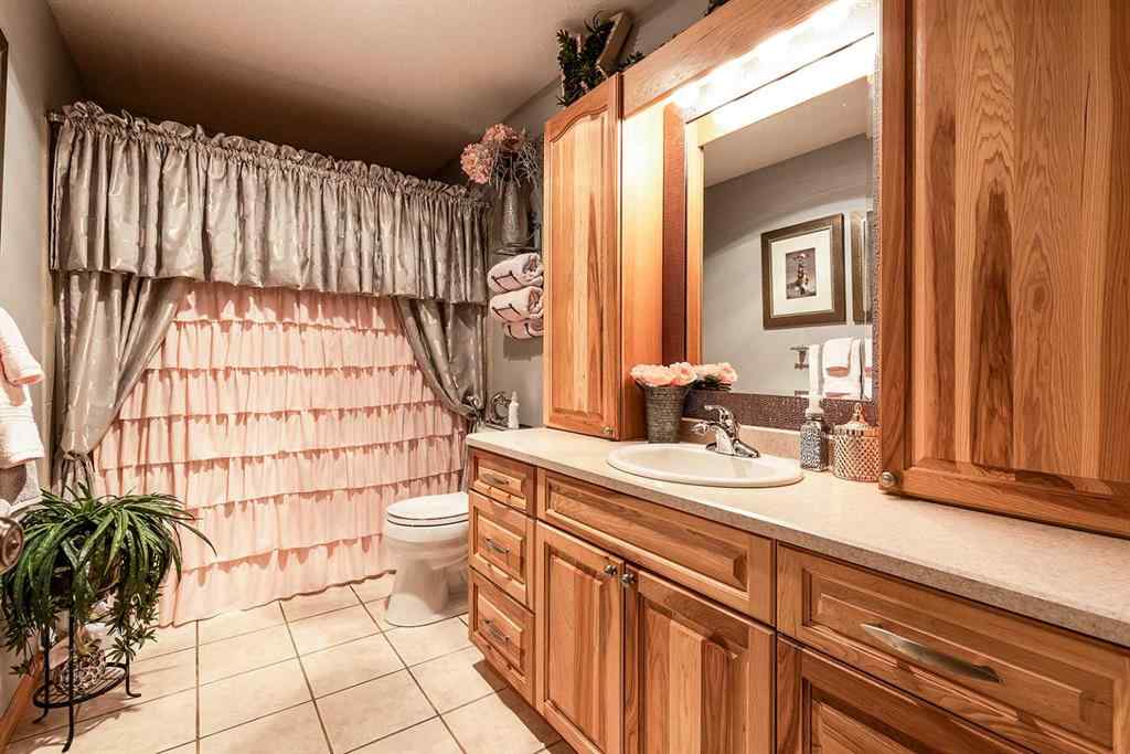 MLS® A2194081 - 306 2 Avenue E in NONE Oyen, Residential