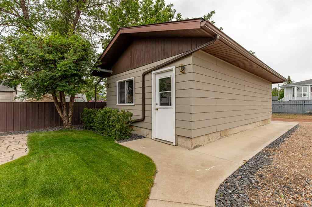 MLS® A2194572 - 12 Fairway Crescent  in NONE Foremost, Residential