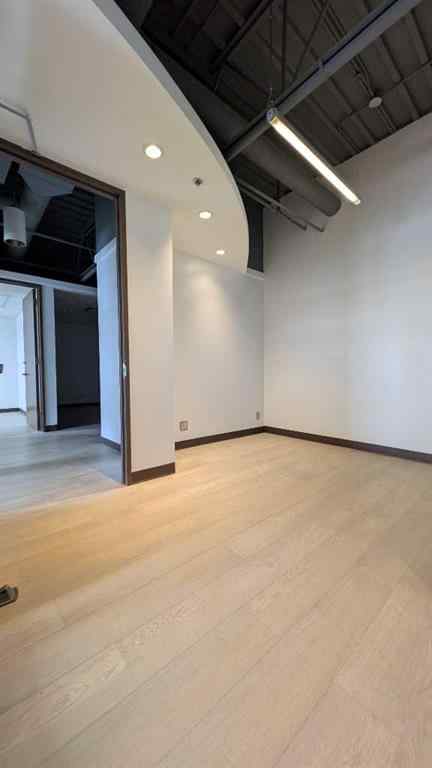 MLS® A2194877 - 327 41 Avenue NE in Greenview Industrial Park Calgary, Commercial
