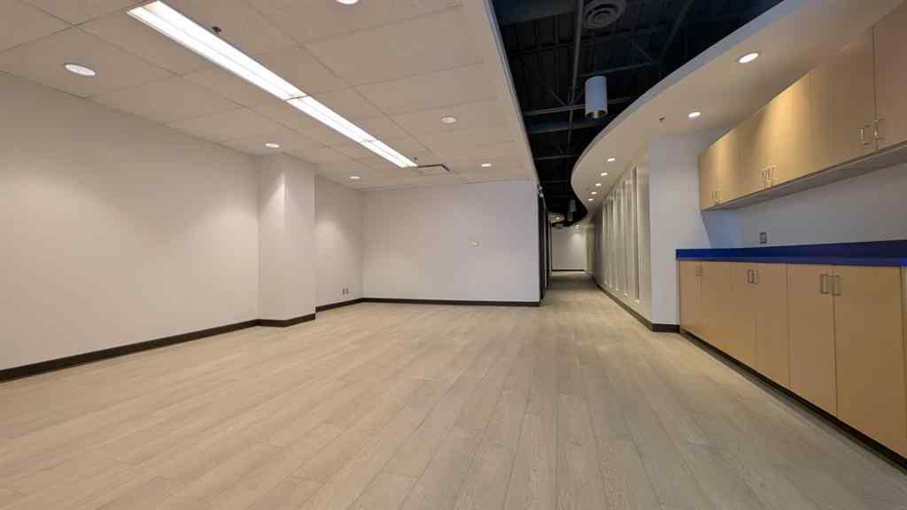 MLS® A2194877 - 327 41 Avenue NE in Greenview Industrial Park Calgary, Commercial