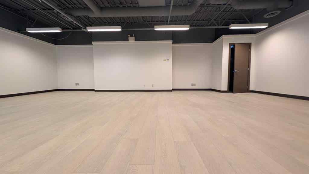 MLS® A2194877 - 327 41 Avenue NE in Greenview Industrial Park Calgary, Commercial