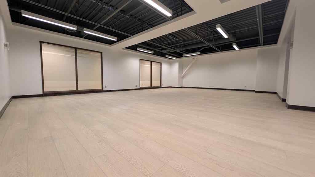 MLS® A2194877 - 327 41 Avenue NE in Greenview Industrial Park Calgary, Commercial
