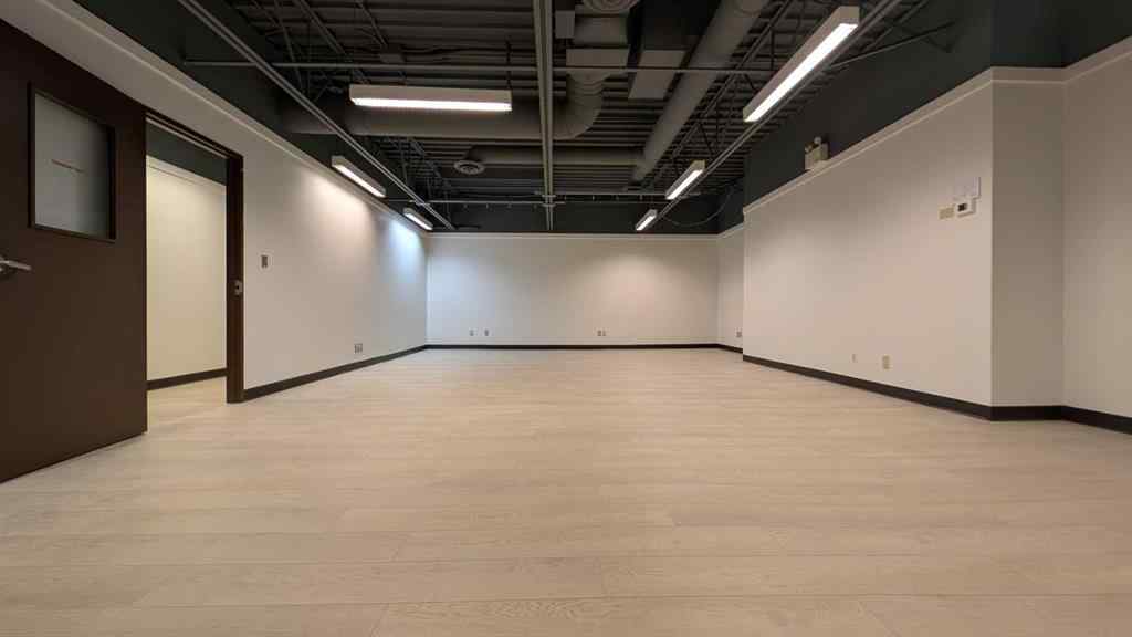 MLS® A2194877 - 327 41 Avenue NE in Greenview Industrial Park Calgary, Commercial