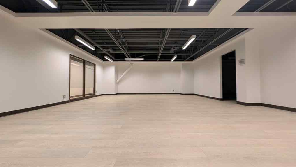 MLS® A2194877 - 327 41 Avenue NE in Greenview Industrial Park Calgary, Commercial
