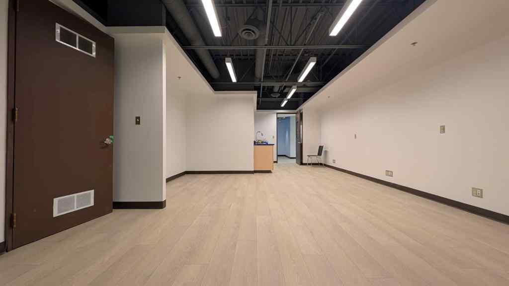 MLS® A2194877 - 327 41 Avenue NE in Greenview Industrial Park Calgary, Commercial