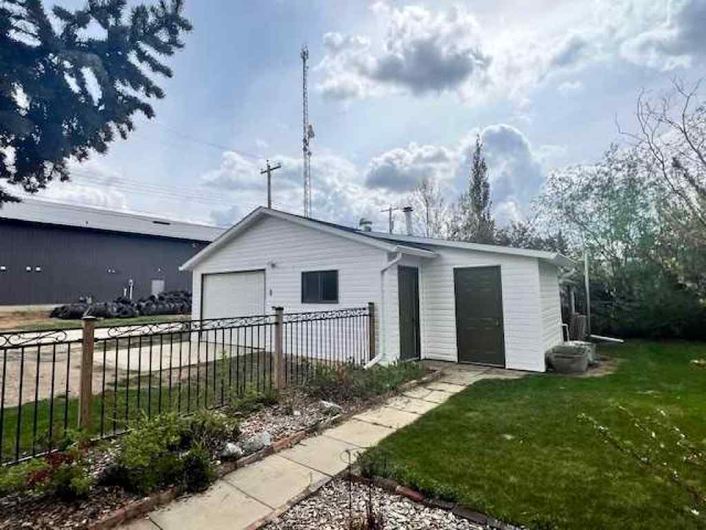 MLS® A2194931 - 5037 52 Street  in Daysland Daysland, Residential