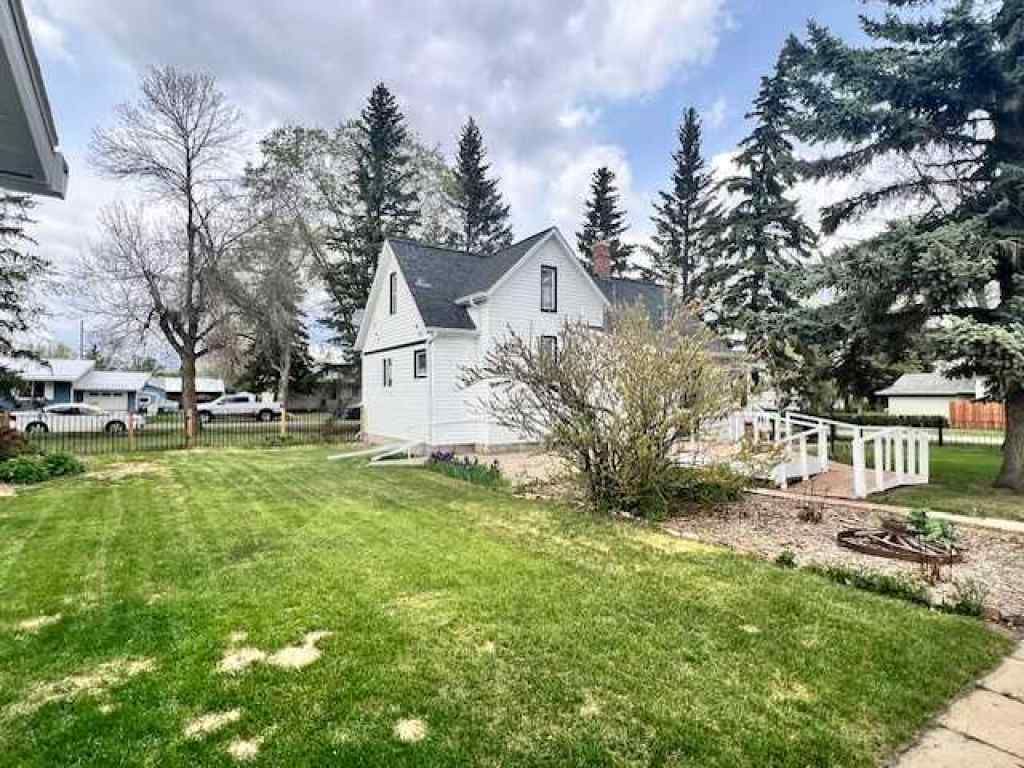 MLS® A2194931 - 5037 52 Street  in Daysland Daysland, Residential