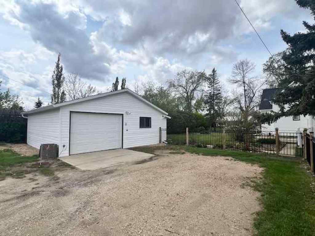 MLS® A2194931 - 5037 52 Street  in Daysland Daysland, Residential