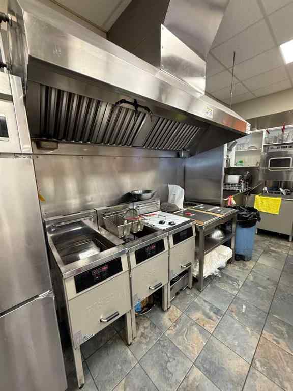 MLS® A2195135 -     in  Ponoka, Commercial