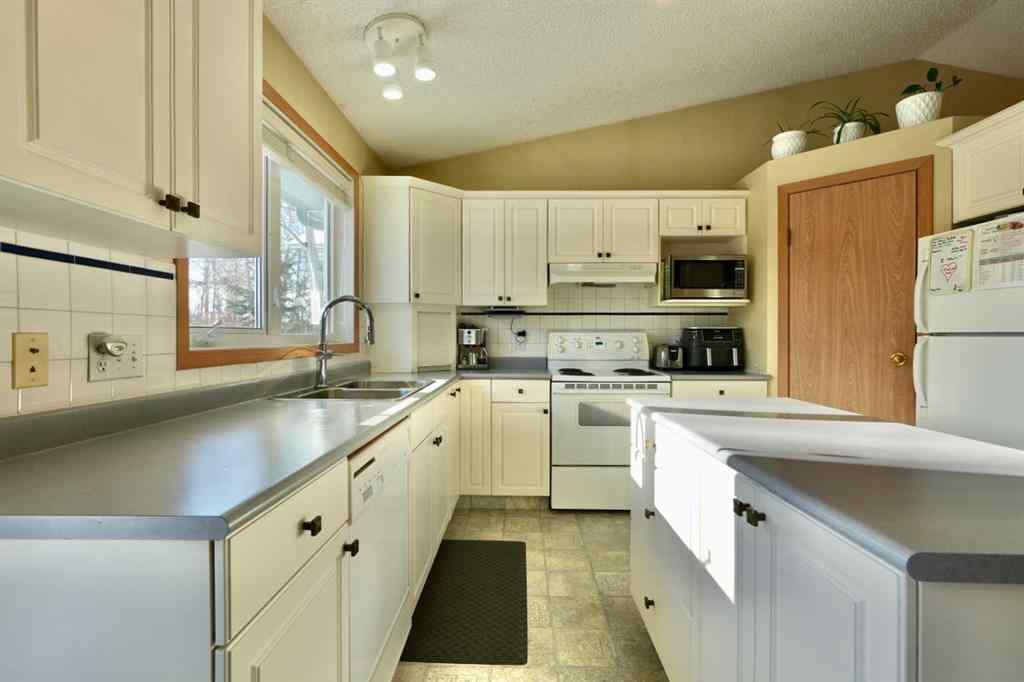 MLS® A2196477 - 12717 92 Street  in Shaftesbury Estates Peace River, Residential
