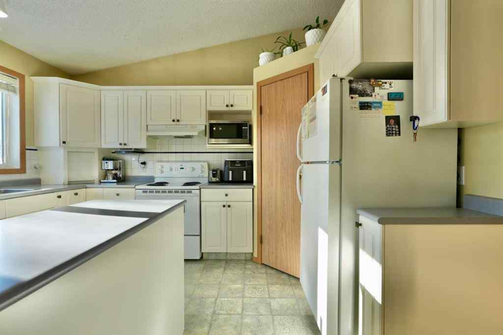 MLS® A2196477 - 12717 92 Street  in Shaftesbury Estates Peace River, Residential