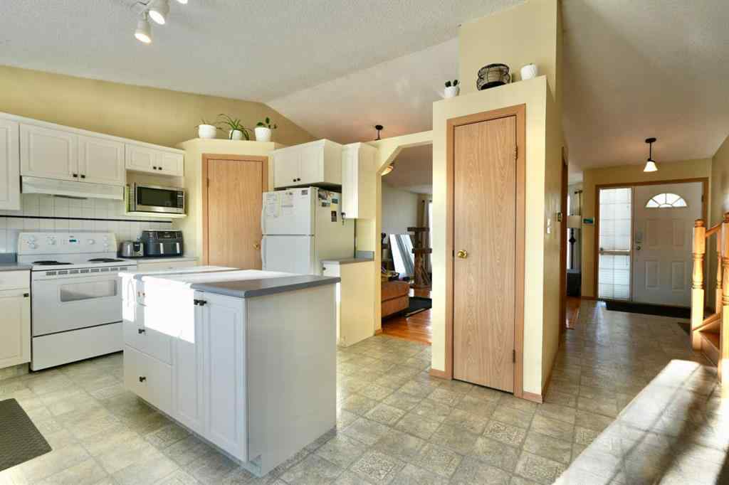 MLS® A2196477 - 12717 92 Street  in Shaftesbury Estates Peace River, Residential