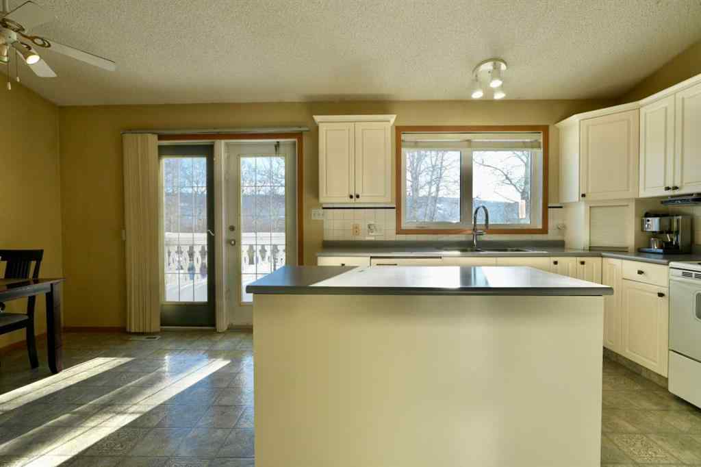 MLS® A2196477 - 12717 92 Street  in Shaftesbury Estates Peace River, Residential