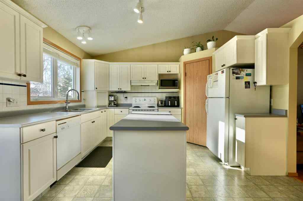 MLS® A2196477 - 12717 92 Street  in Shaftesbury Estates Peace River, Residential