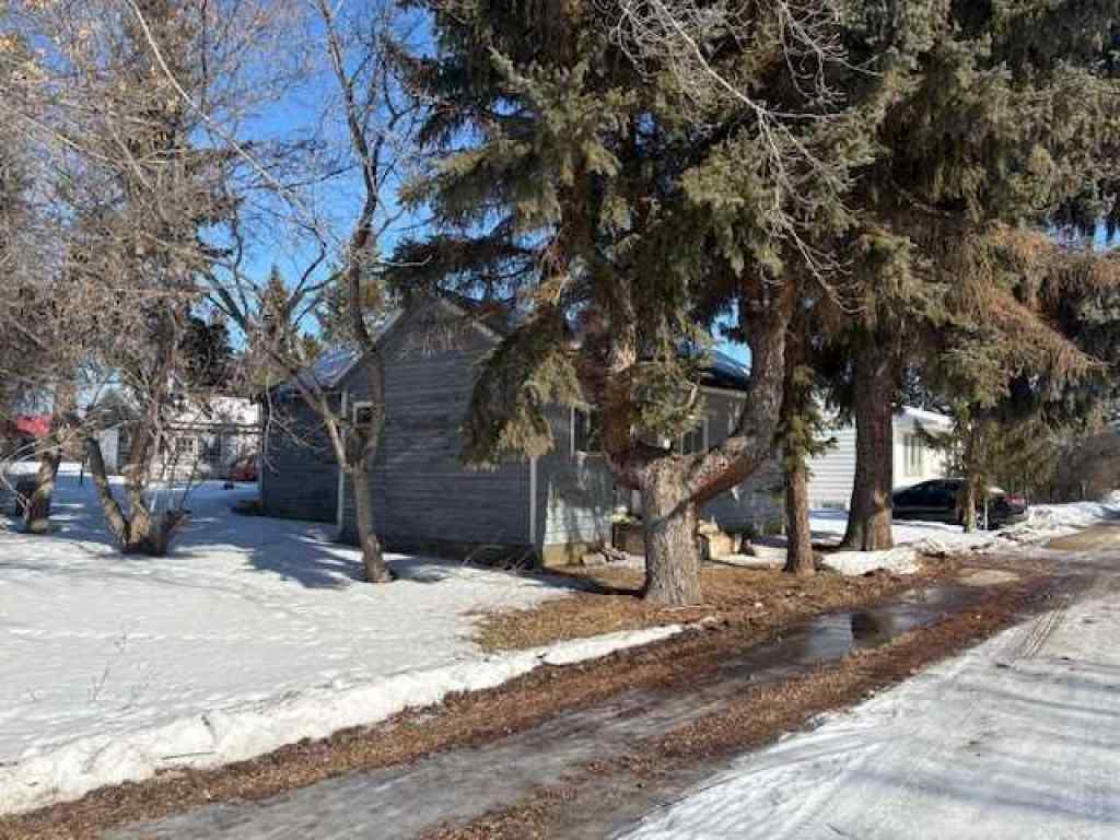 MLS® A2196823 - 4932 48 Street  in Hardisty Hardisty, Residential