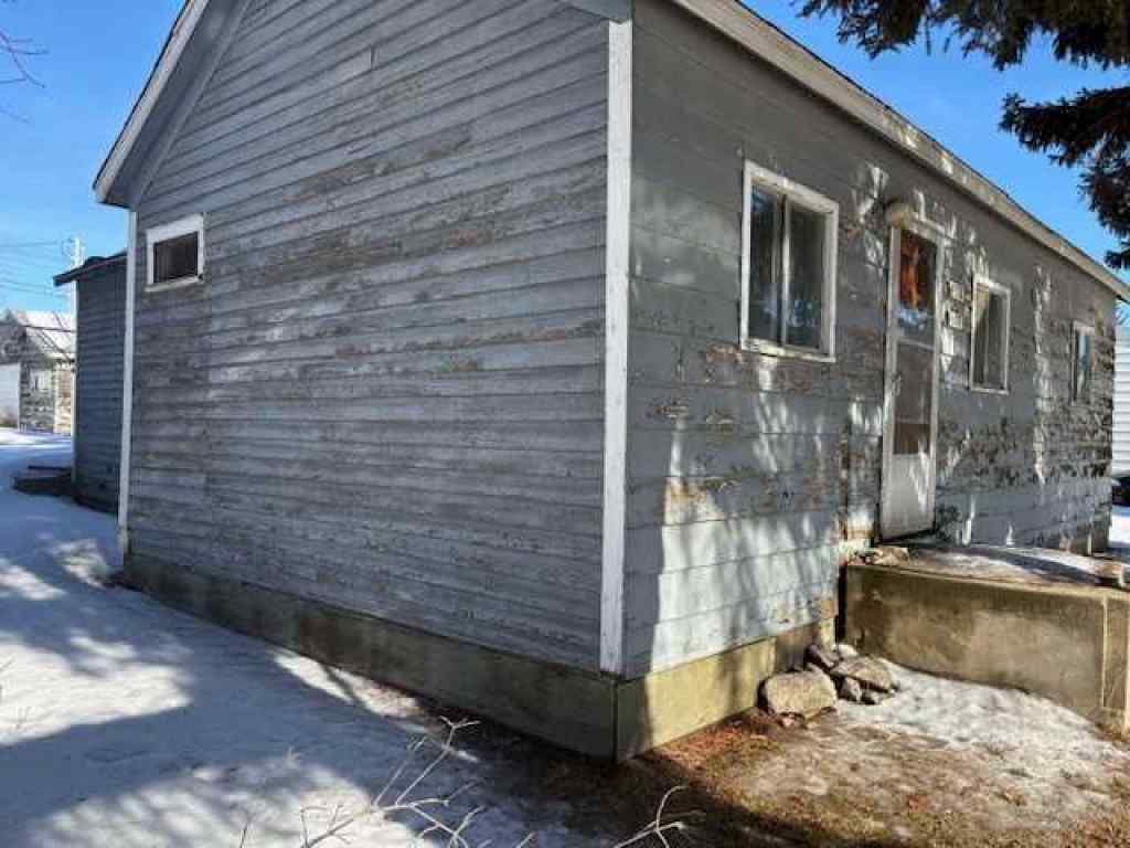 MLS® A2196823 - 4932 48 Street  in Hardisty Hardisty, Residential