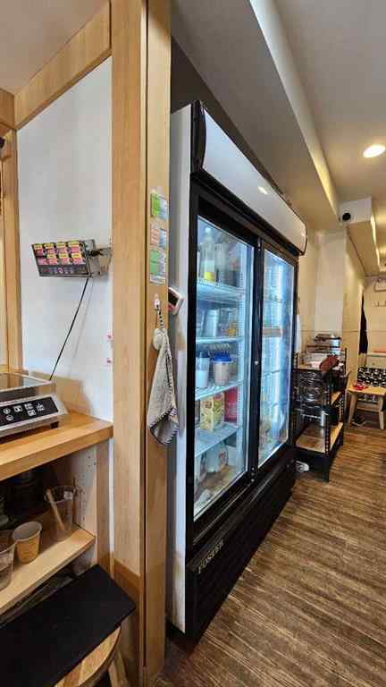 MLS® A2196954 - 1607 Centre Street NW in Crescent Heights Calgary, Commercial