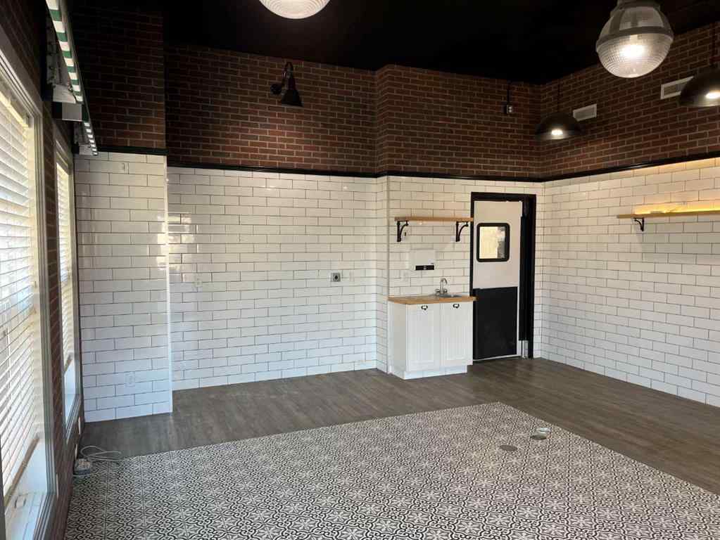 MLS® A2197518 - 101, 701 Centre Street SW in Central High River High River, Commercial