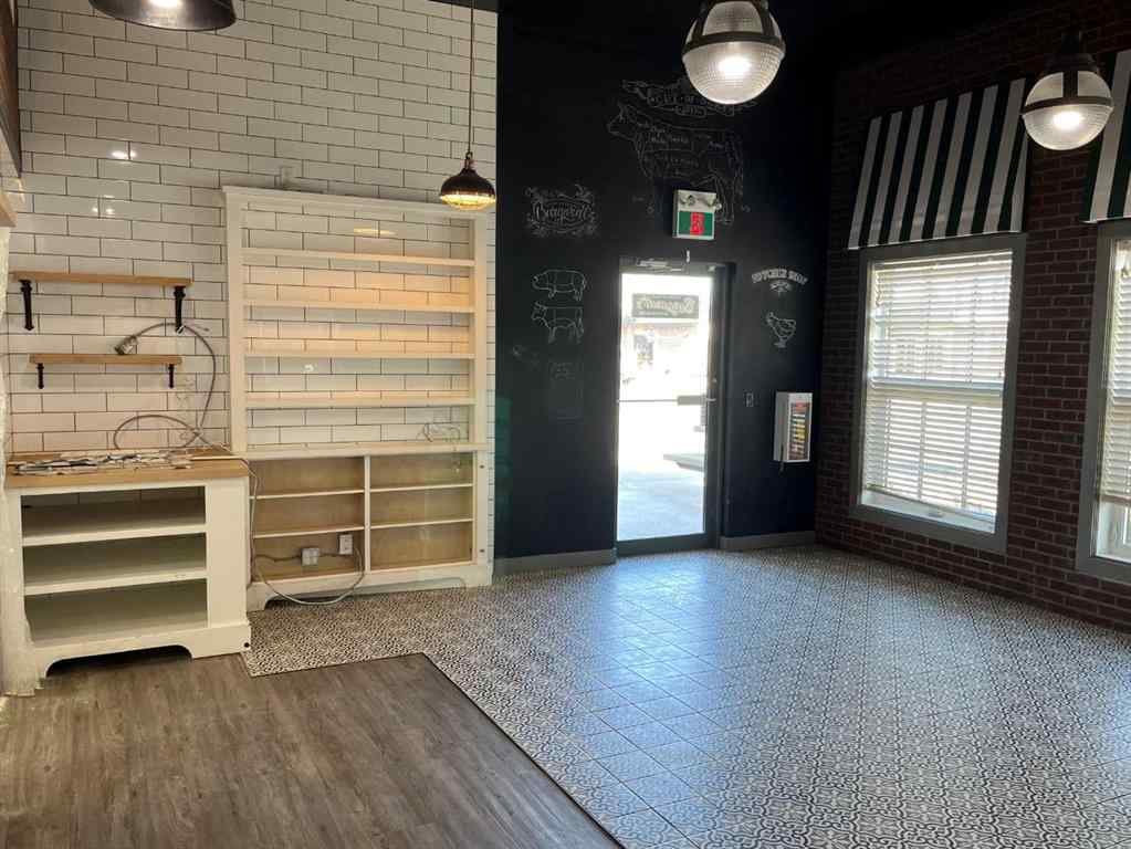 MLS® A2197518 - 101, 701 Centre Street SW in Central High River High River, Commercial