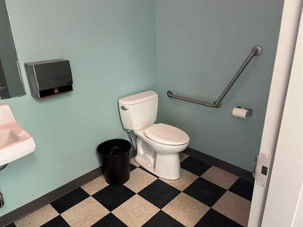 MLS® A2197518 - 101, 701 Centre Street SW in Central High River High River, Commercial