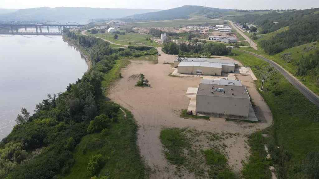 MLS® A2197781 - 8610 87 Avenue  in Industrial Area Peace River, Commercial
