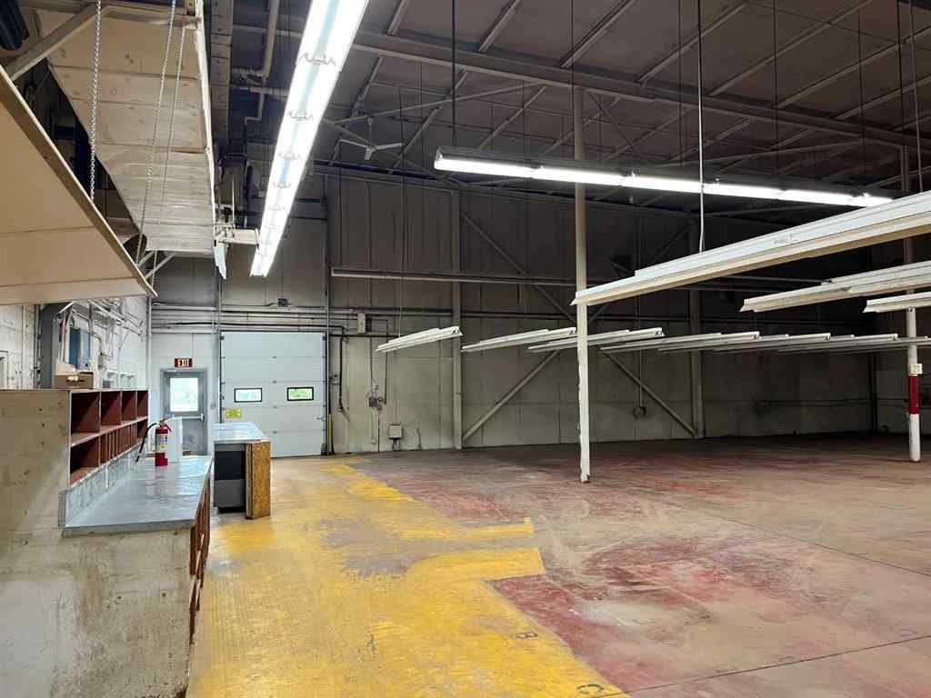 MLS® A2197781 - 8610 87 Avenue  in Industrial Area Peace River, Commercial