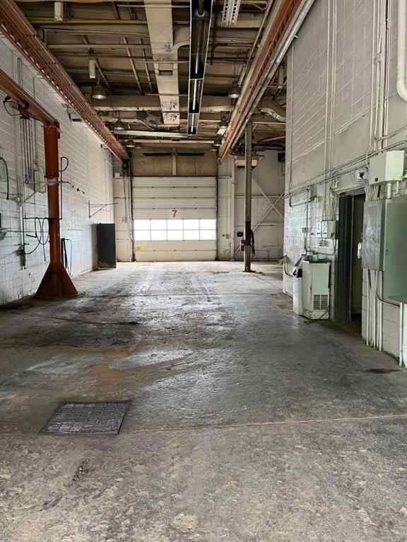 MLS® A2197781 - 8610 87 Avenue  in Industrial Area Peace River, Commercial