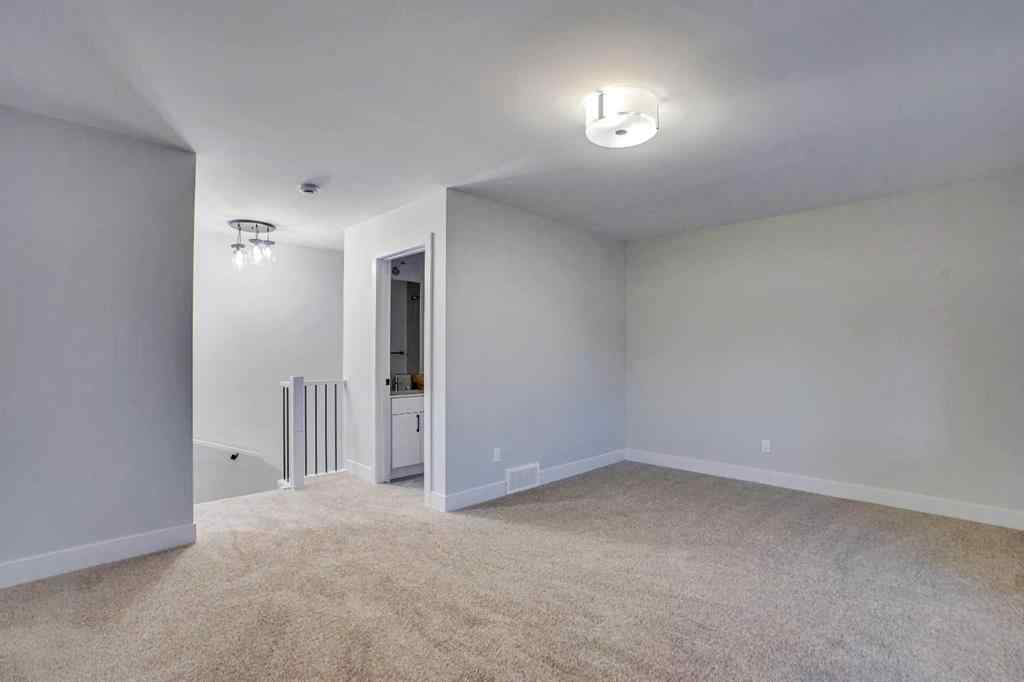 MLS® A2197870 - Unit #2 2633 1 Avenue NW in West Hillhurst Calgary, Residential