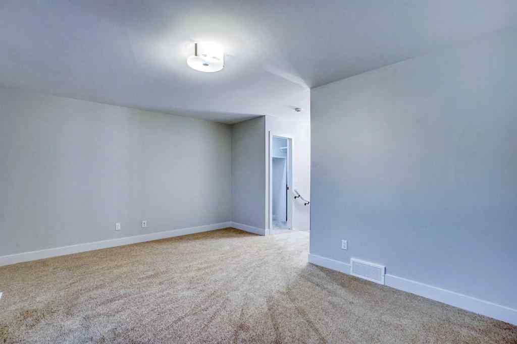 MLS® A2197870 - Unit #2 2633 1 Avenue NW in West Hillhurst Calgary, Residential