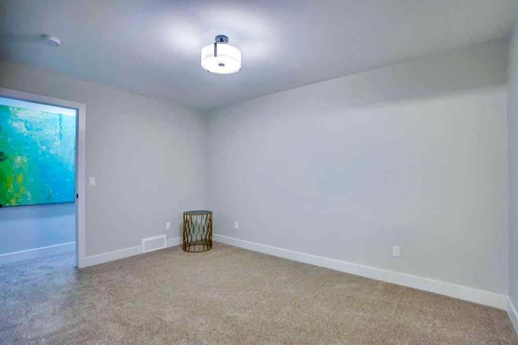MLS® A2197870 - Unit #2 2633 1 Avenue NW in West Hillhurst Calgary, Residential