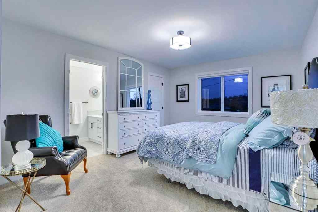 MLS® A2197870 - Unit #2 2633 1 Avenue NW in West Hillhurst Calgary, Residential