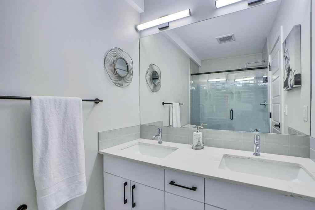 MLS® A2197870 - Unit #2 2633 1 Avenue NW in West Hillhurst Calgary, Residential