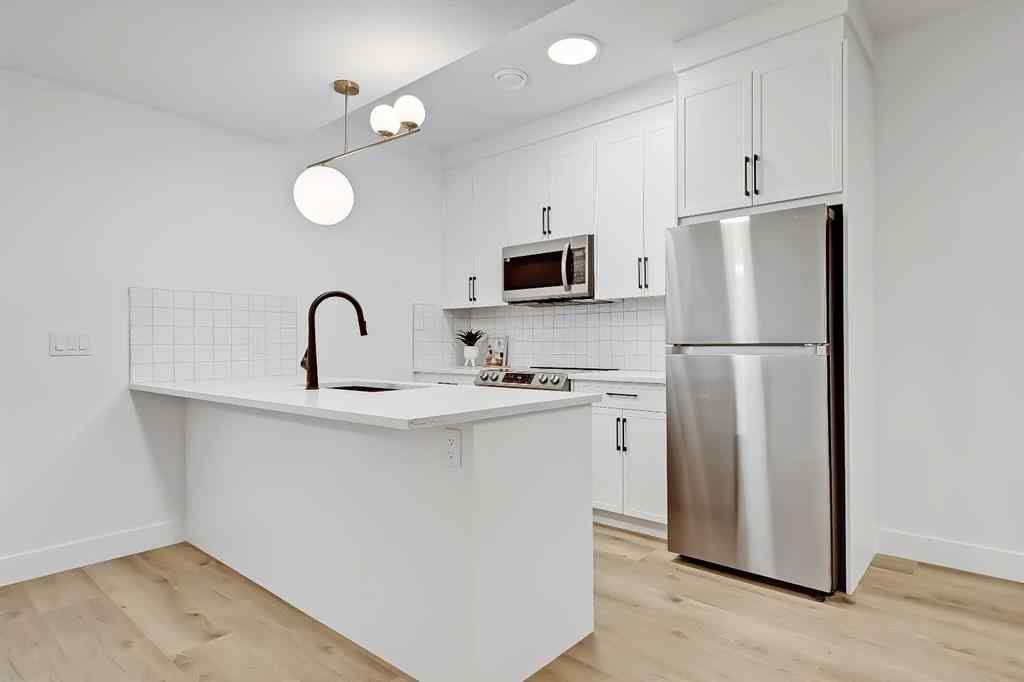 MLS® A2198942 - 215 25 Avenue NW in Tuxedo Park Calgary, Residential