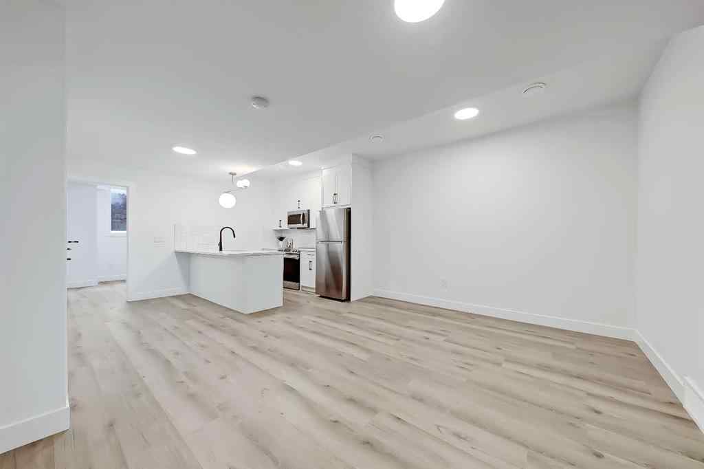 MLS® A2198942 - 215 25 Avenue NW in Tuxedo Park Calgary, Residential
