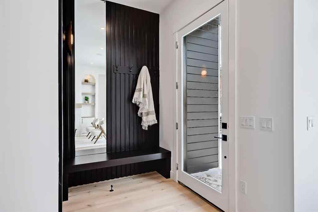 MLS® A2198942 - 215 25 Avenue NW in Tuxedo Park Calgary, Residential