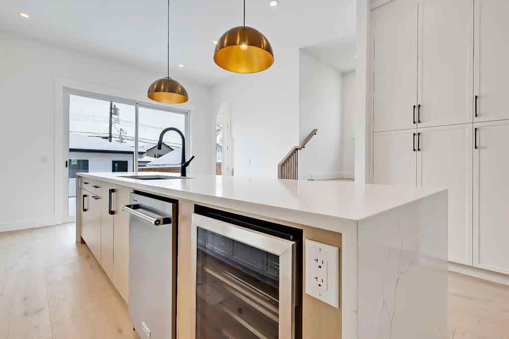 MLS® A2198942 - 215 25 Avenue NW in Tuxedo Park Calgary, Residential