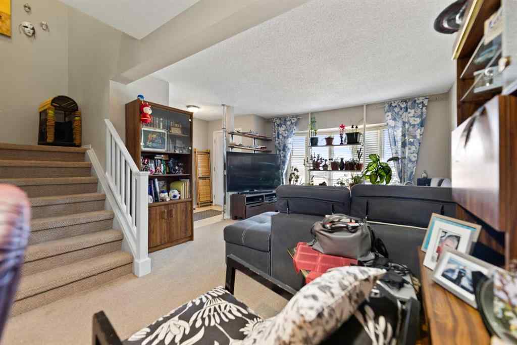 MLS® A2199208 - 49A Fonda Green SE in Forest Heights Calgary, Residential