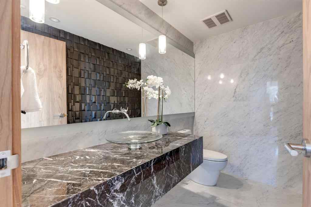 MLS® A2199261 - Unit #811 738 1 Avenue SW in Eau Claire Calgary, Residential