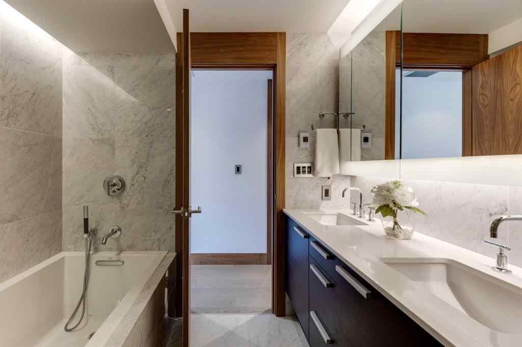 MLS® A2199261 - Unit #811 738 1 Avenue SW in Eau Claire Calgary, Residential