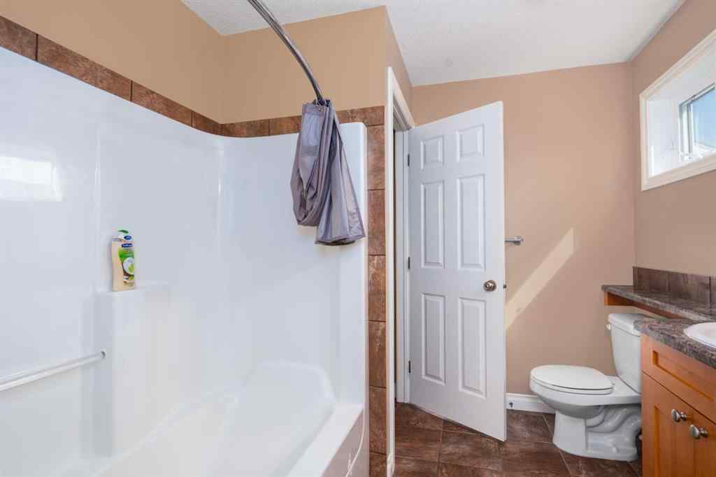 MLS® A2200850 - 3712 69 Street  in Duggan Park Camrose, Residential